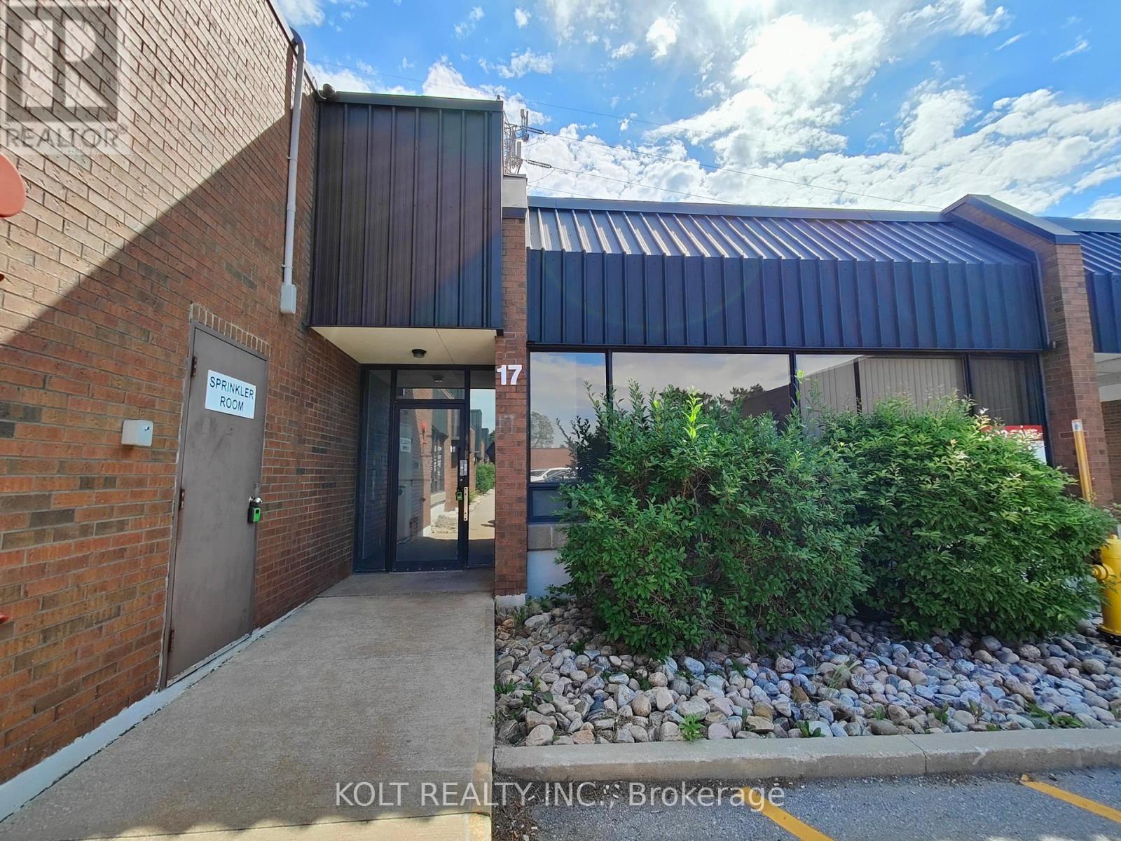 17 - 270 Esna Park Drive Property Photo 1