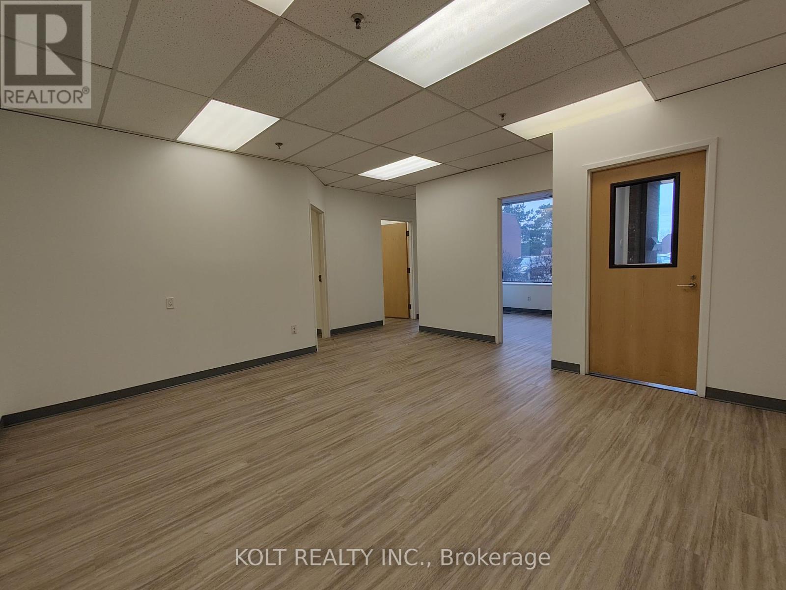 17 - 270 Esna Park Drive Property Photo 4