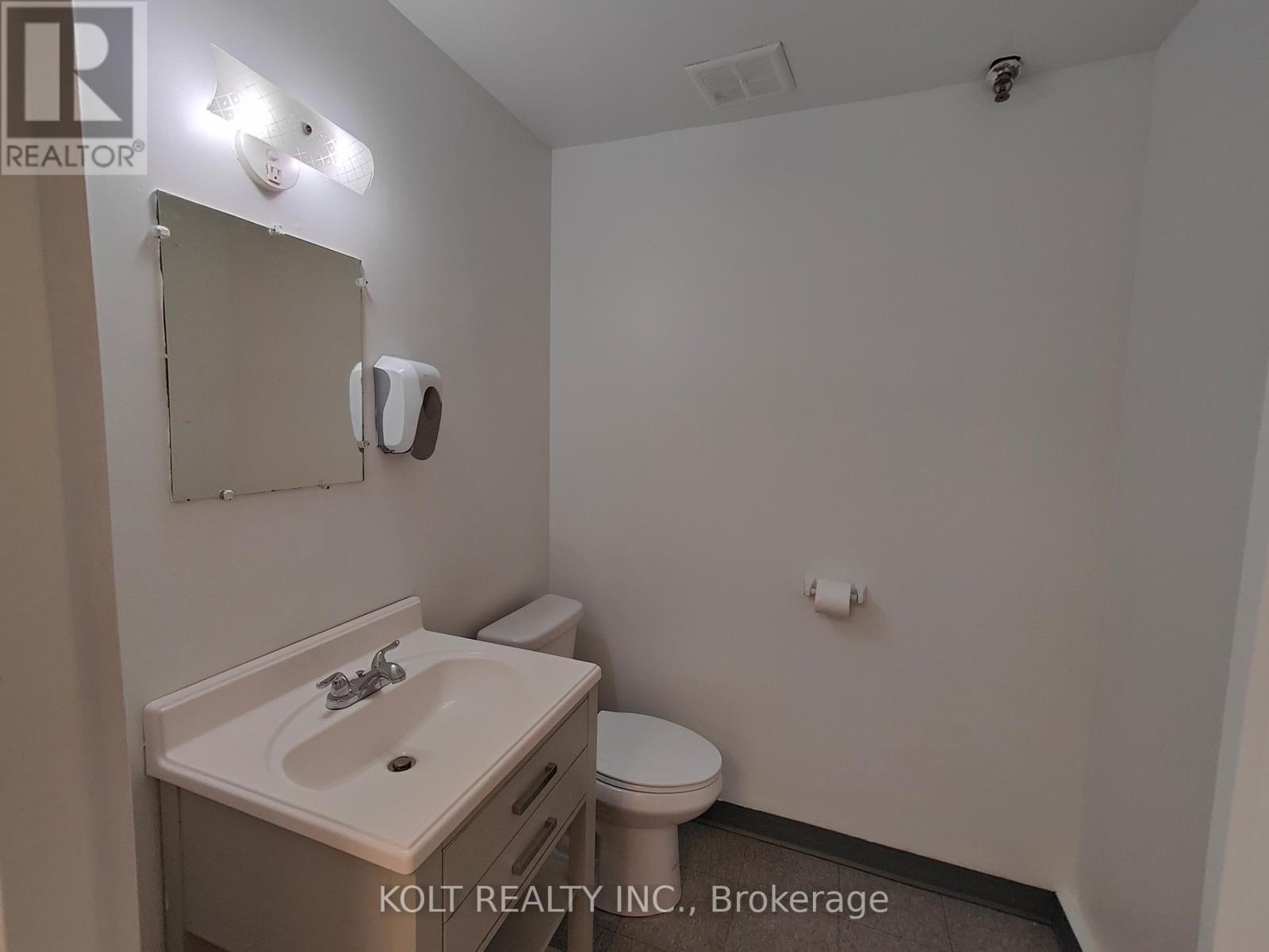 17 - 270 Esna Park Drive Property Photo 5
