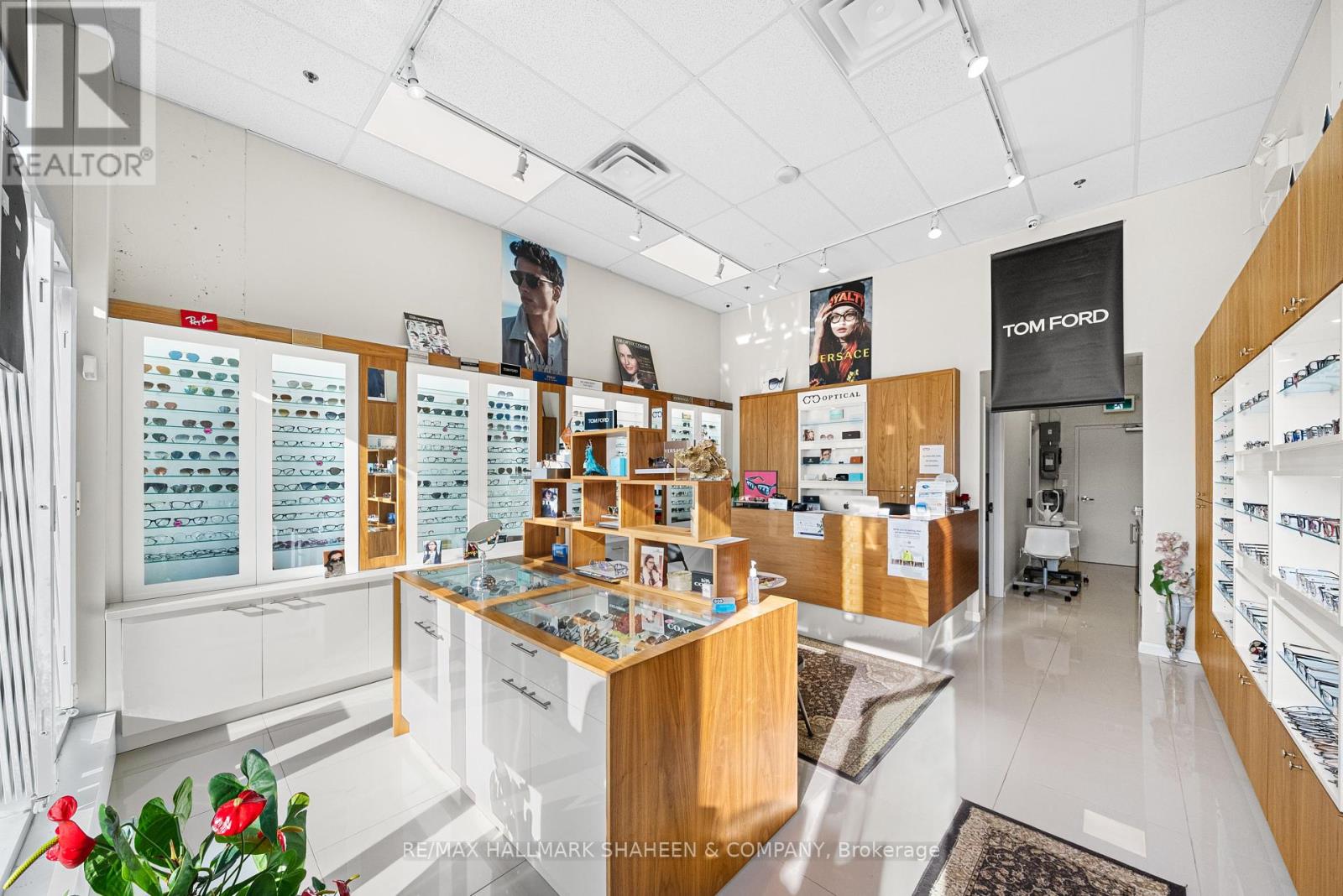 B10 - 9610 Yonge Street Property Photo 1