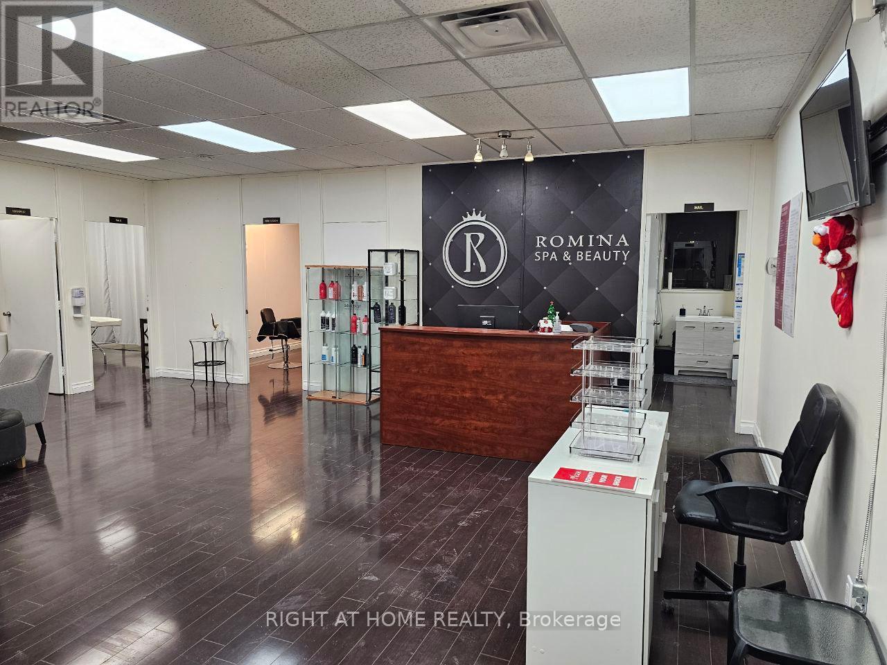201 - 10670 Yonge Street Property Photo 2