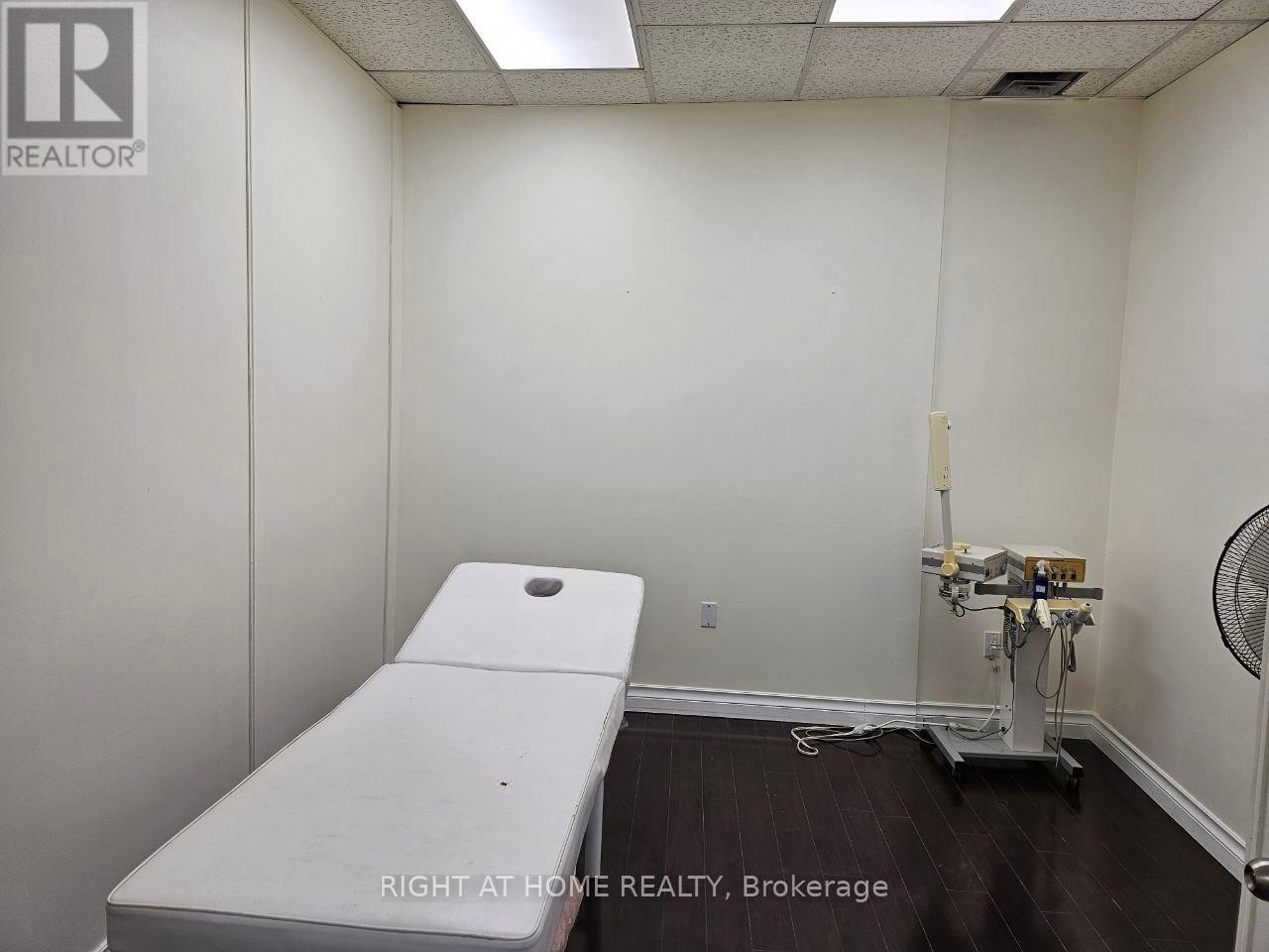 201 - 10670 Yonge Street Property Photo 10