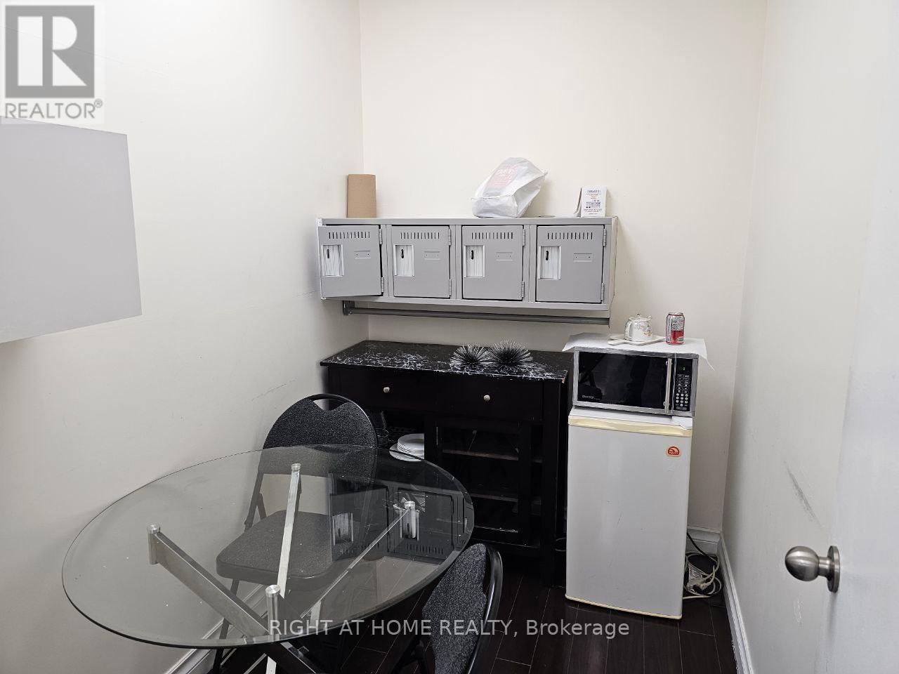 201 - 10670 Yonge Street Property Photo 11