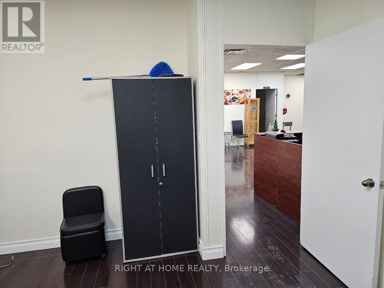 201 - 10670 Yonge Street Property Photo 12