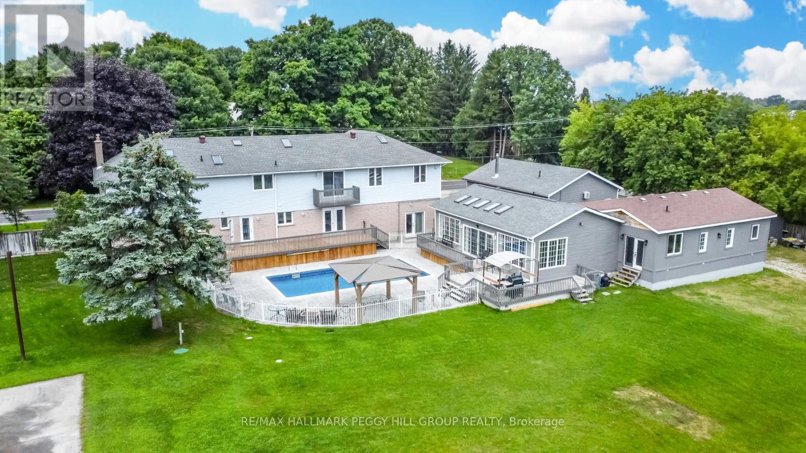1923 10th Line Property Photo 1