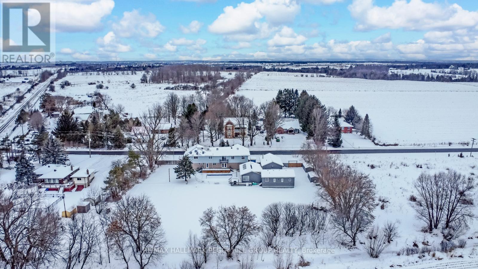 1923 10th Line Property Photo 2