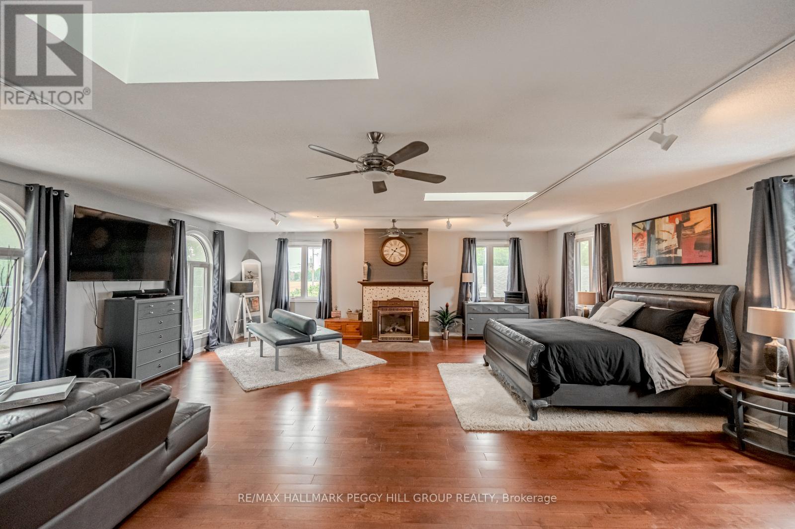 1923 10th Line Property Photo 13