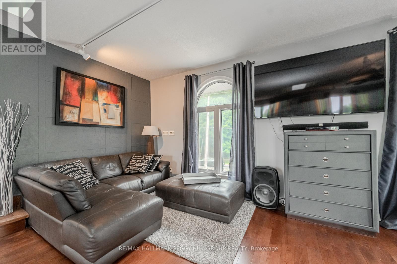1923 10th Line Property Photo 15