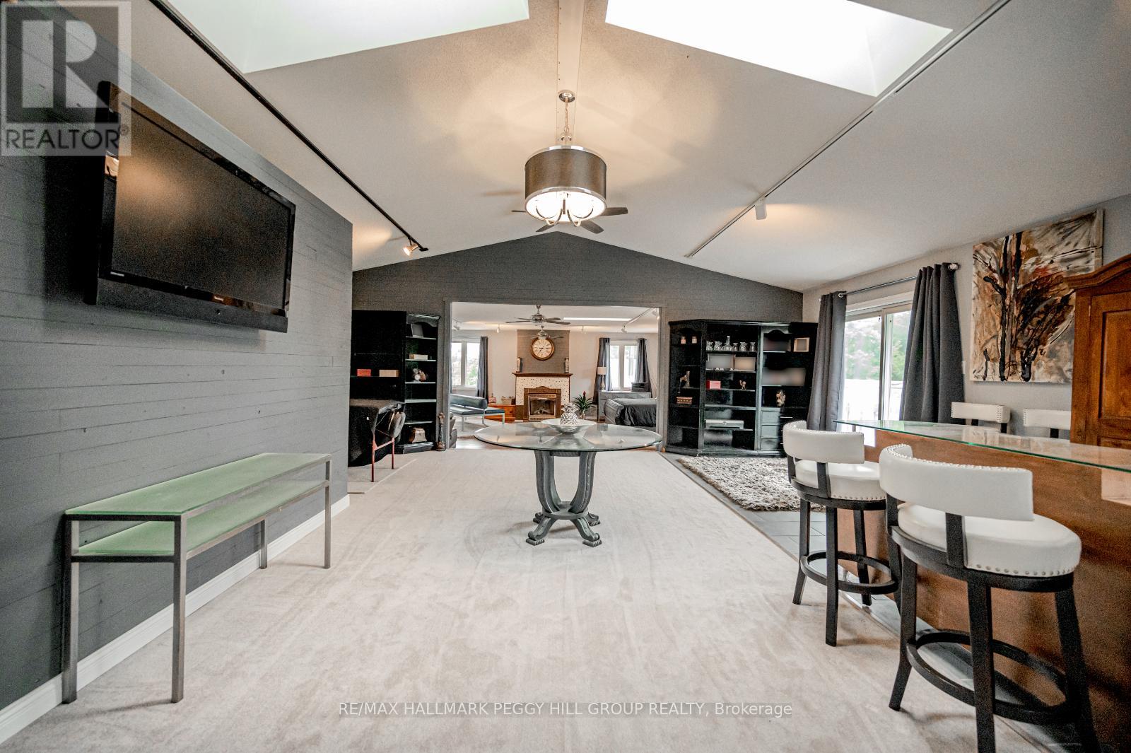1923 10th Line Property Photo 16