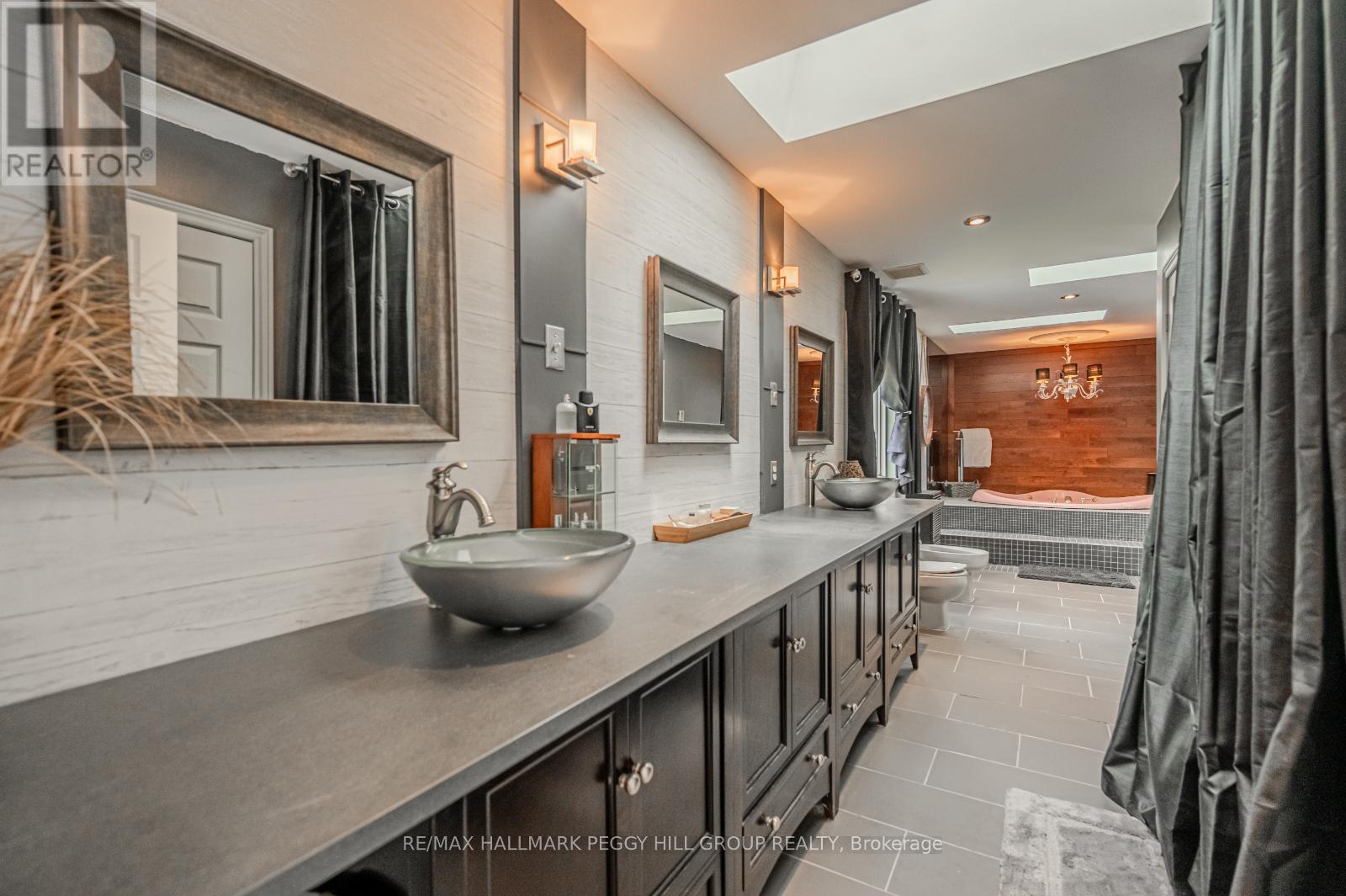 1923 10th Line Property Photo 19