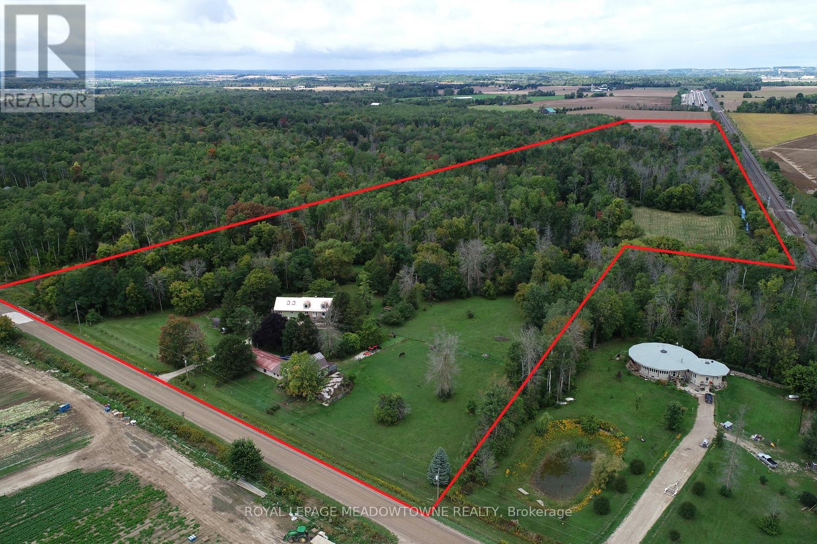 6824 10th Line Property Photo 1