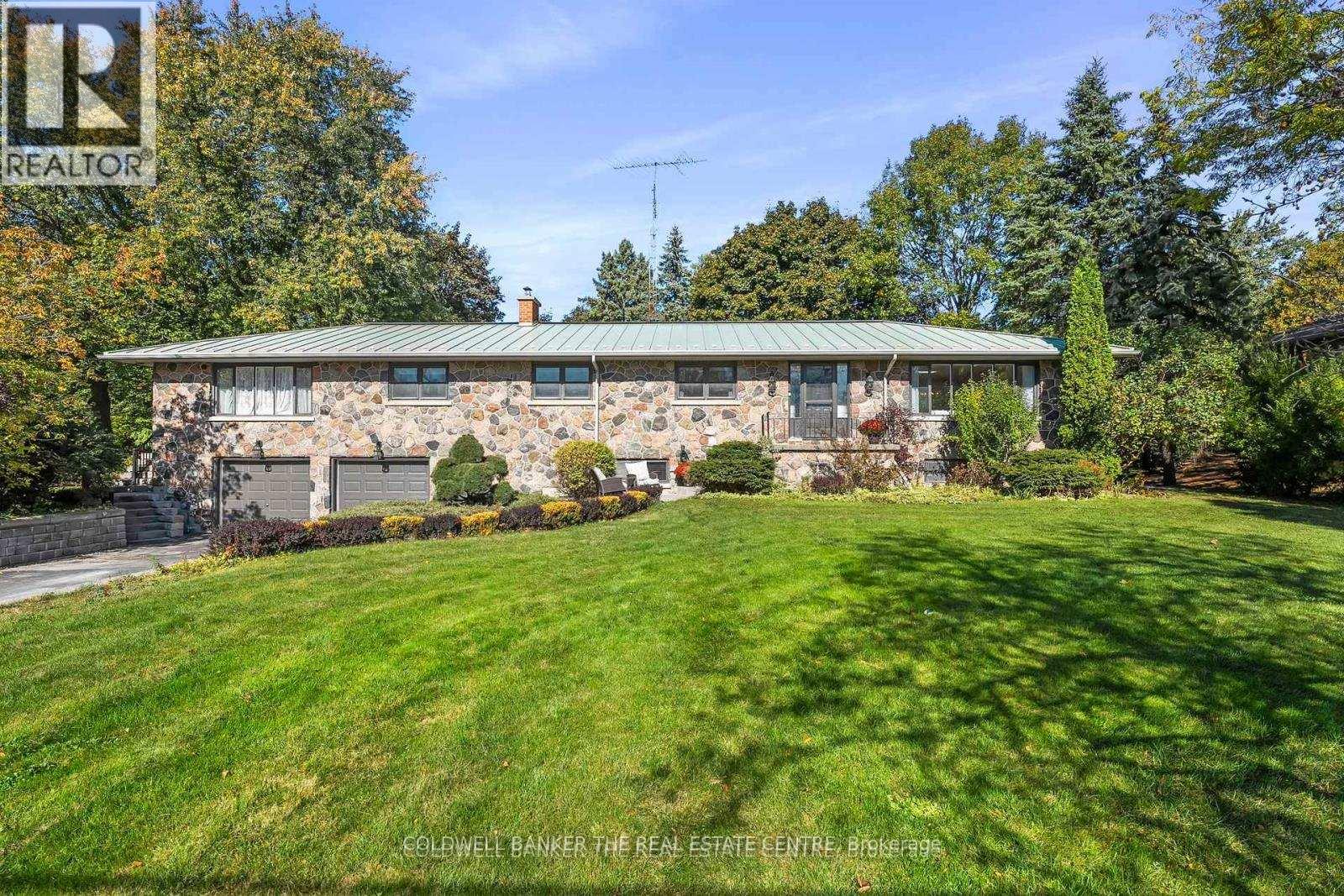 2546 9th Line Property Photo