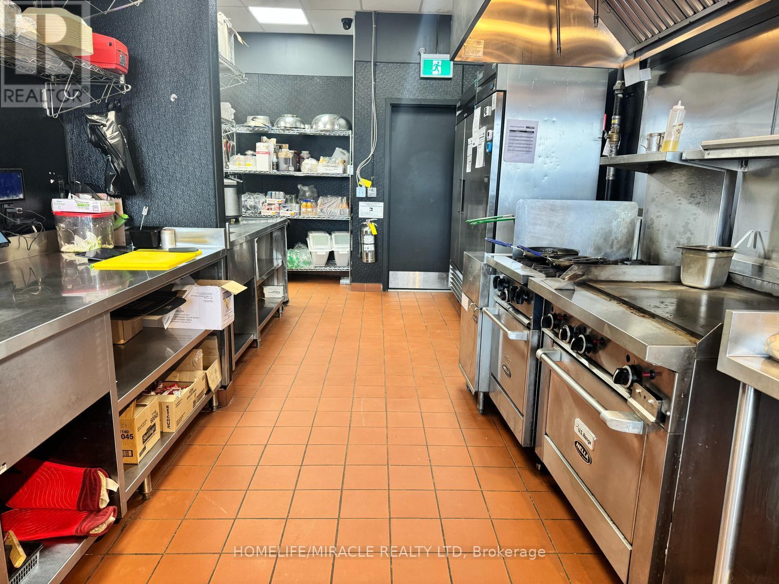 489 Holland Street W Property Photo 8