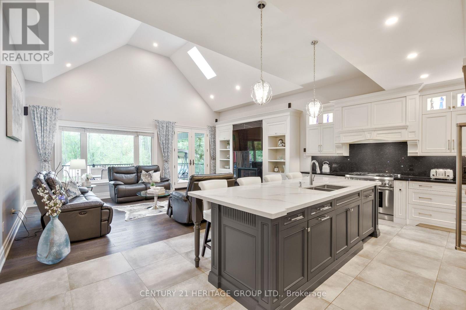1894 Simcoe Boulevard Property Photo 1