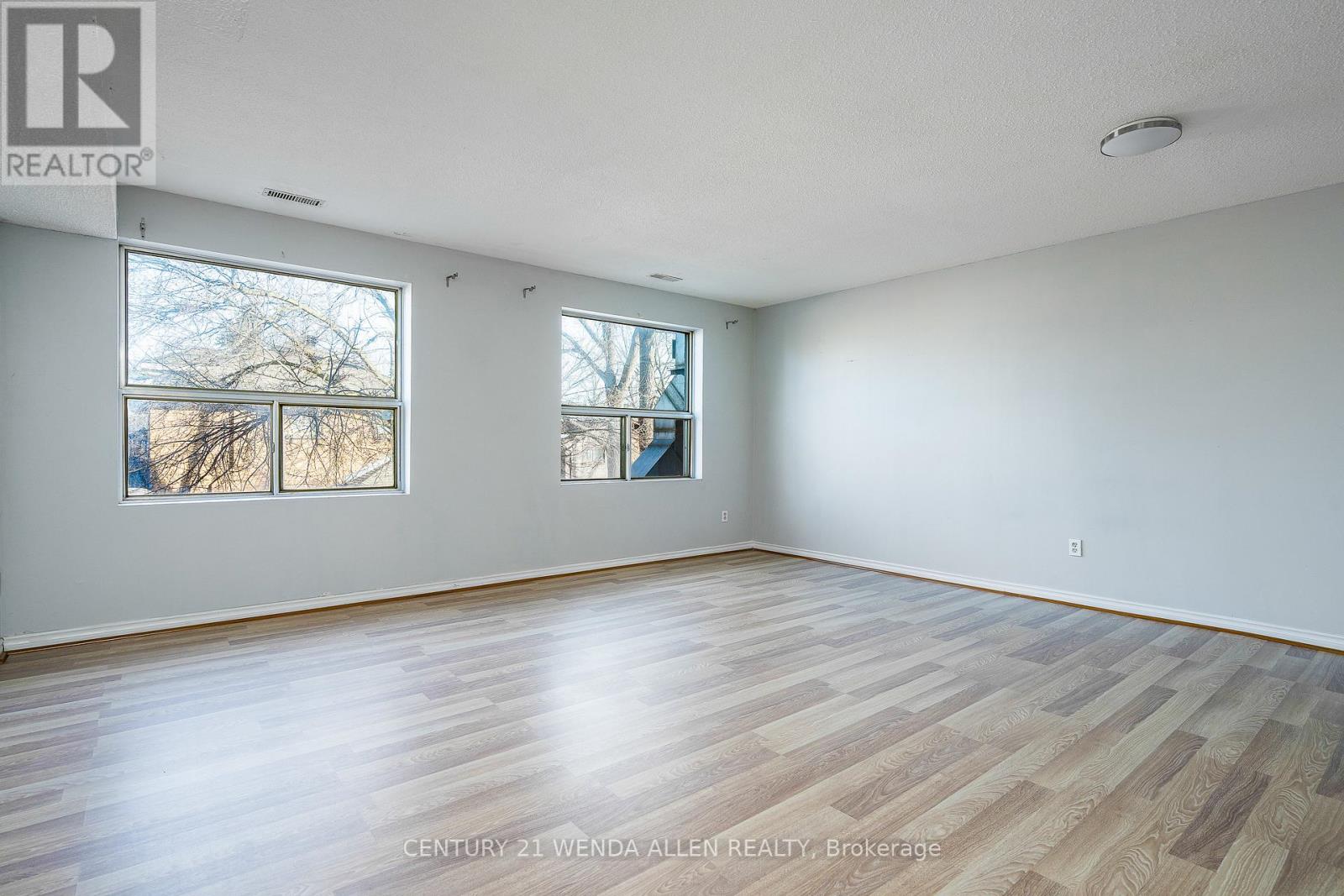 70 Victoria Street E Property Photo 19