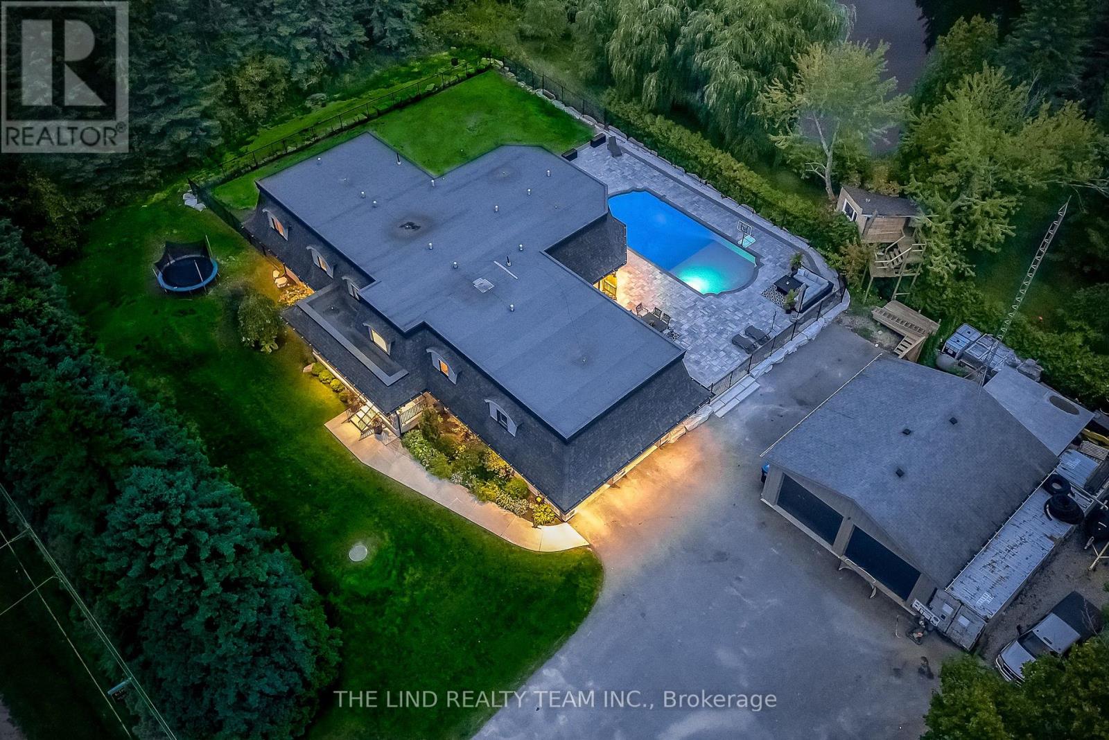 2749 13th Line Property Photo
