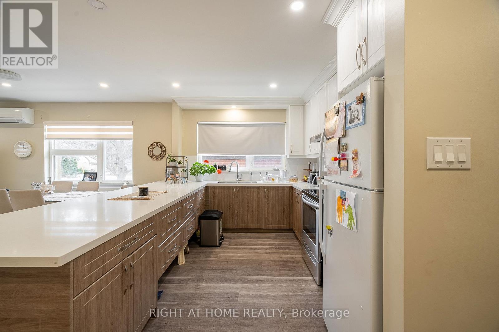 285 Richmond Street Property Photo 12
