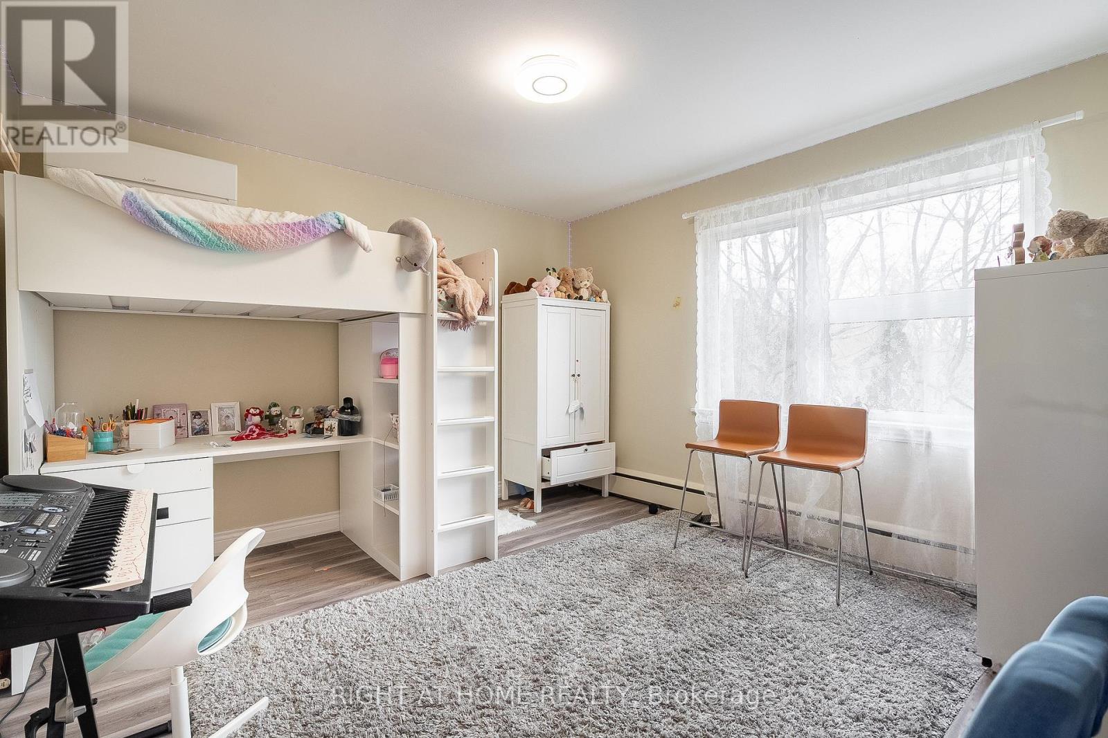 285 Richmond Street Property Photo 16