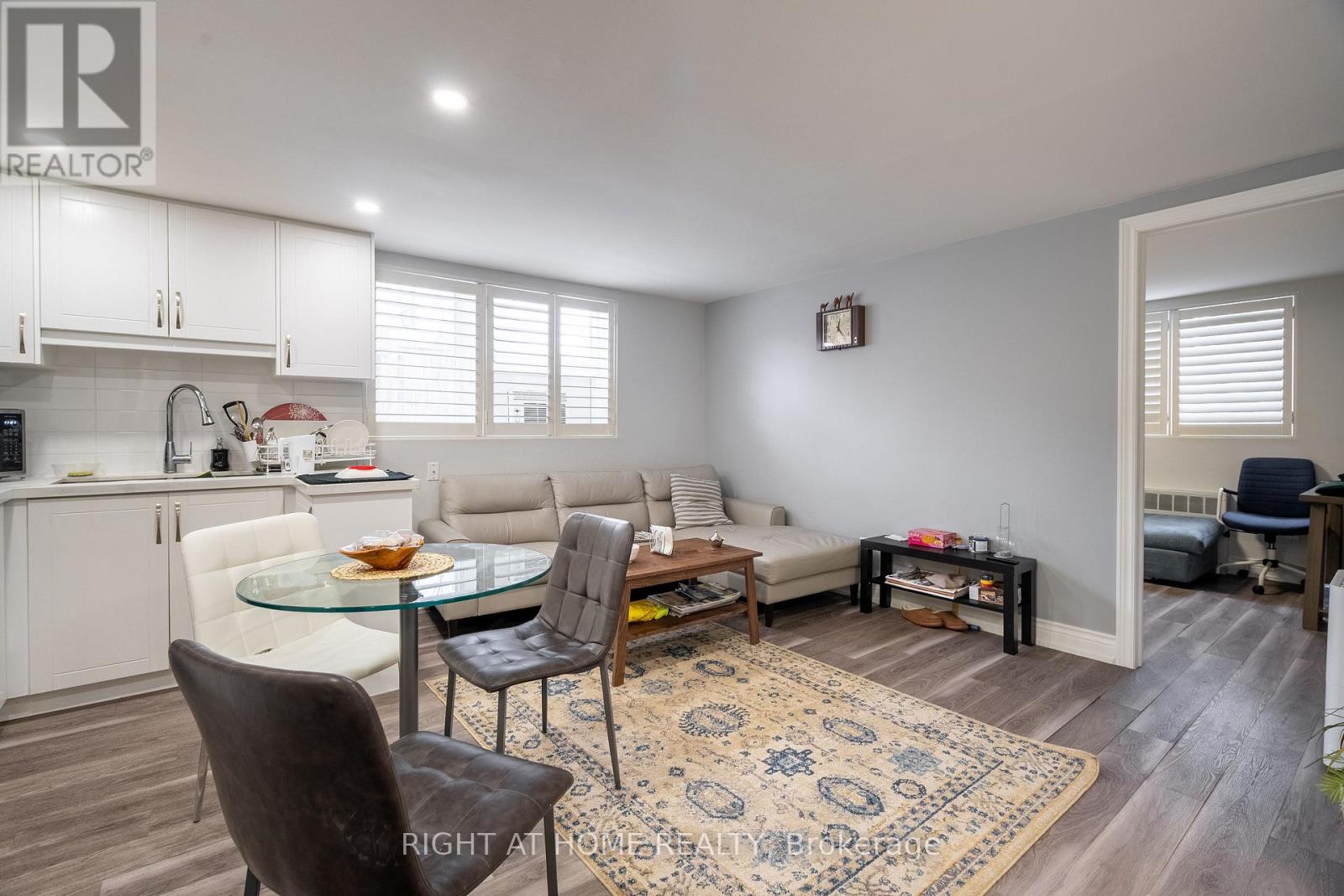 285 Richmond Street Property Photo 23
