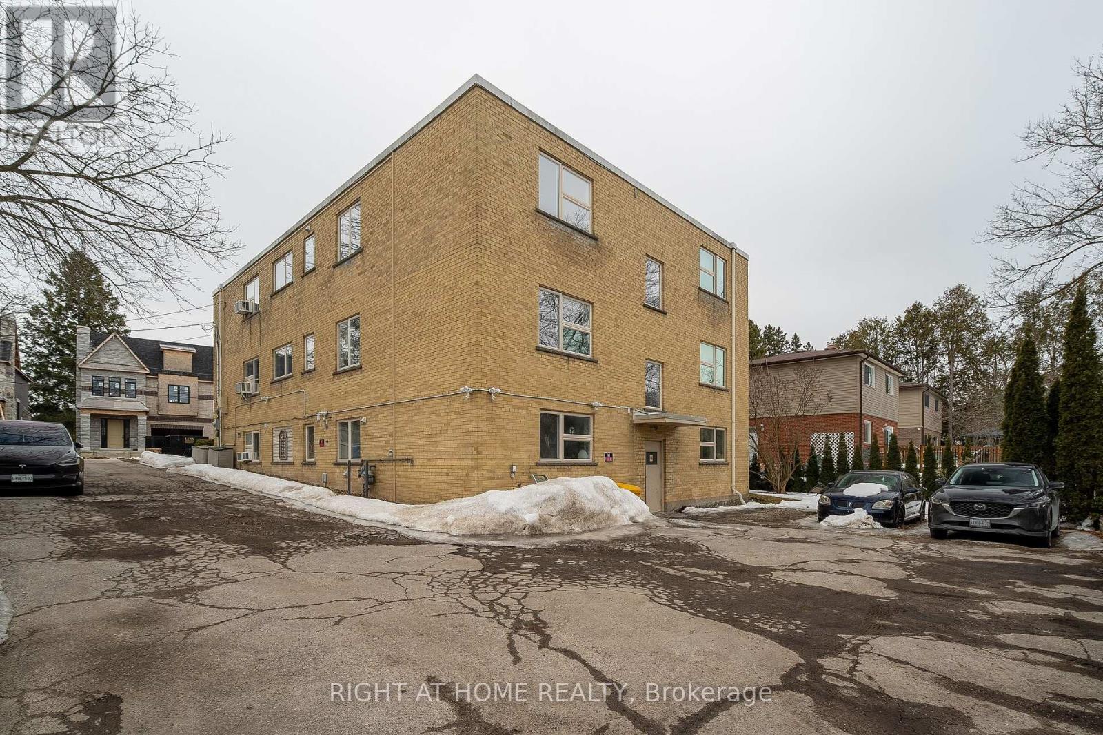 285 Richmond Street Property Photo 26