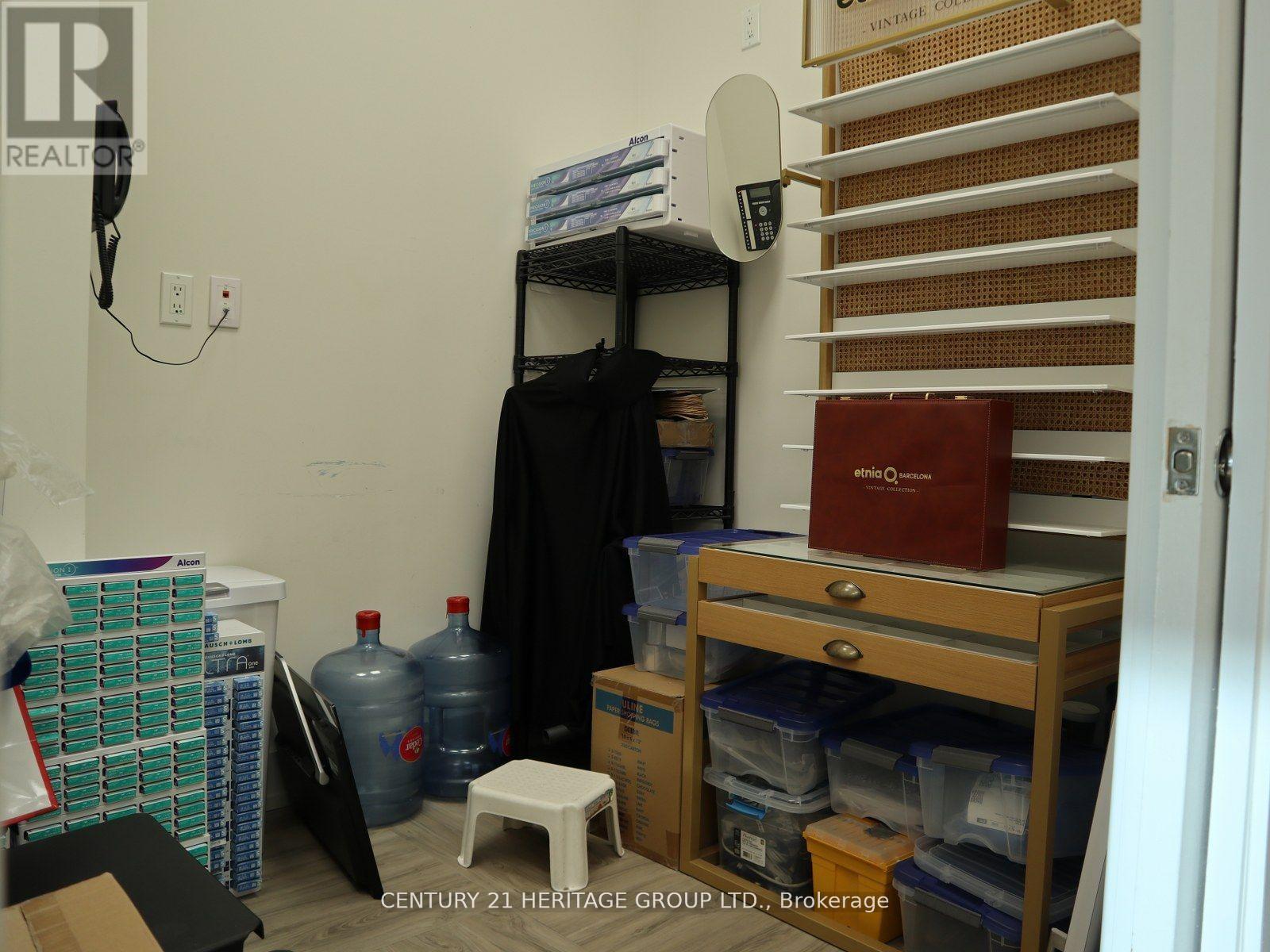 123 & 125 - 8763 Bayview Avenue Property Photo 10
