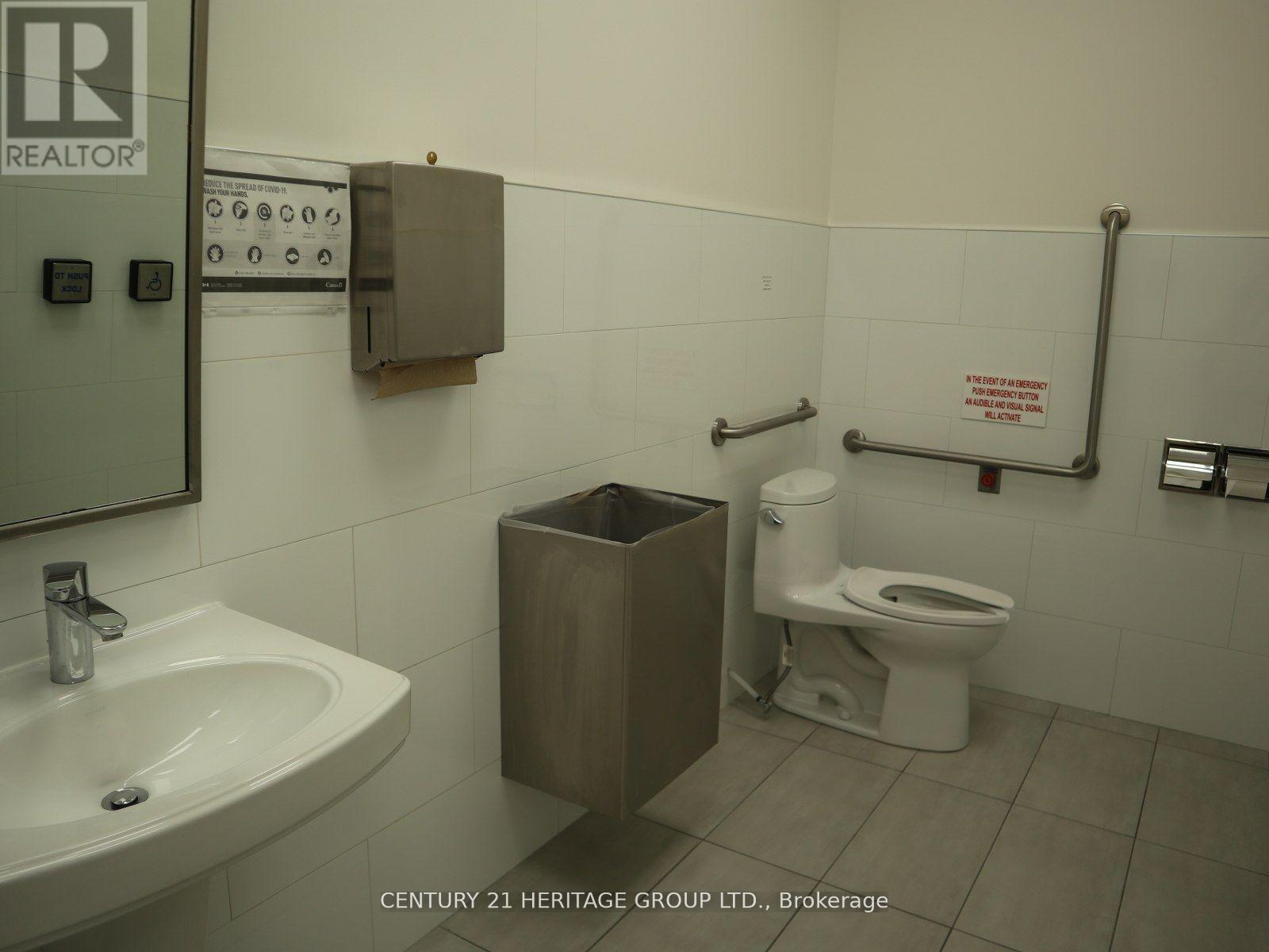 123 & 125 - 8763 Bayview Avenue Property Photo 13