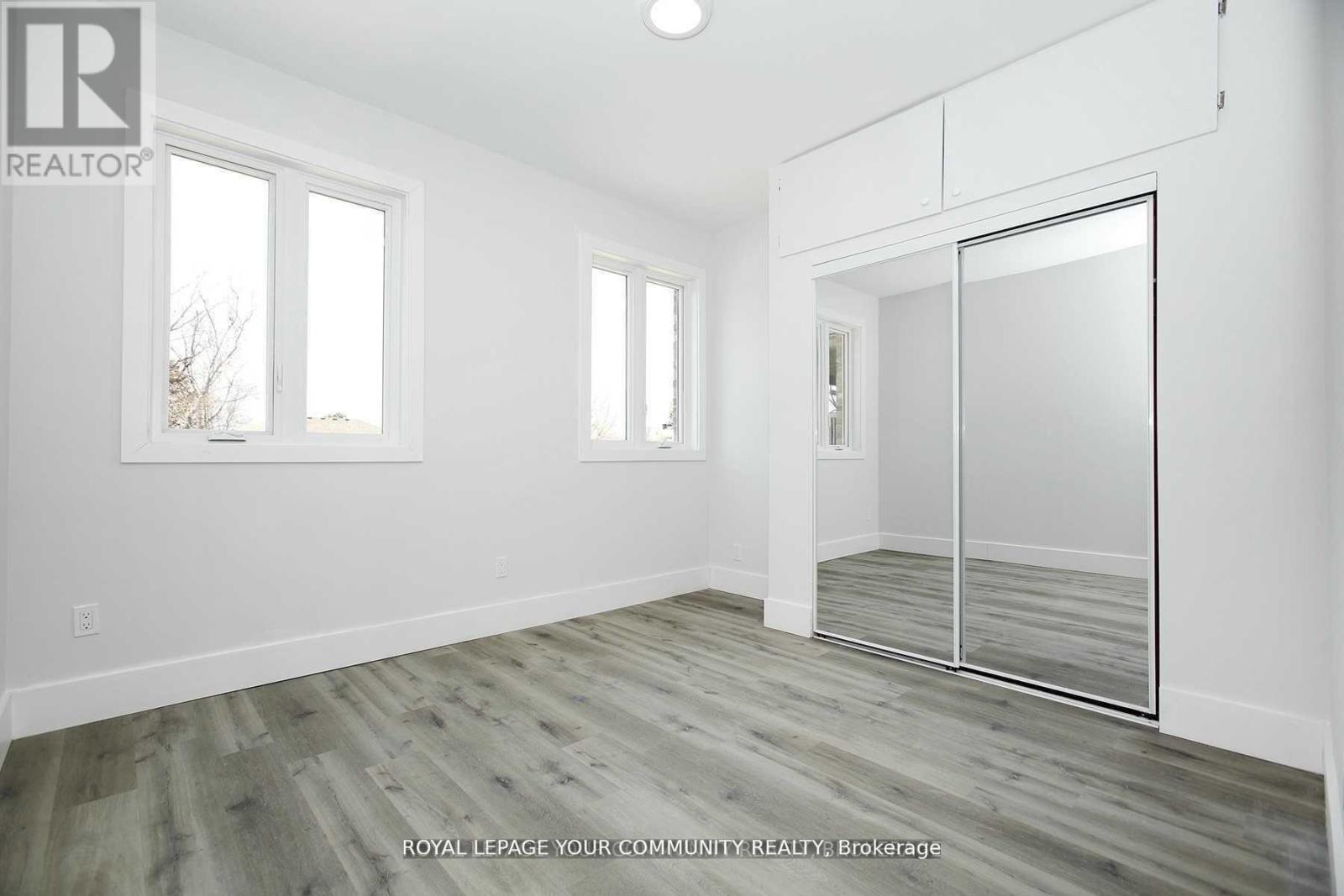 352 Main St N Street Property Photo 6