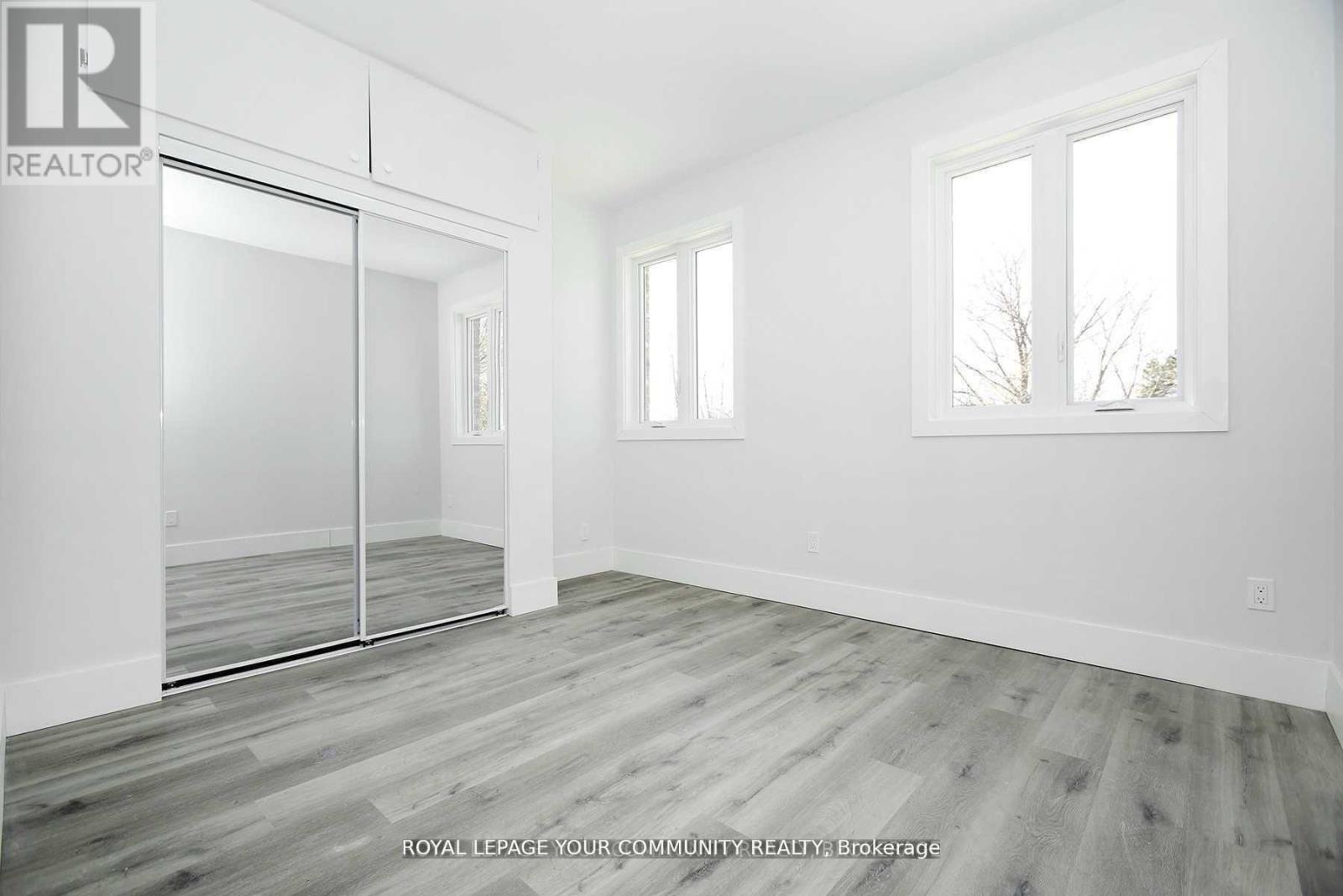 352 Main St N Street Property Photo 11