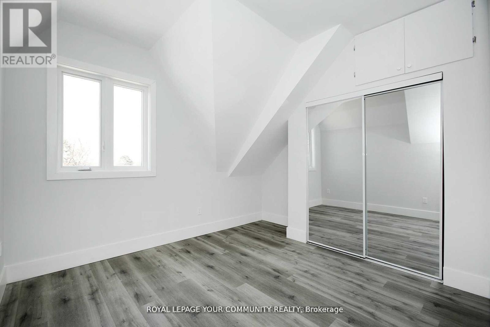 352 Main St N Street Property Photo 16