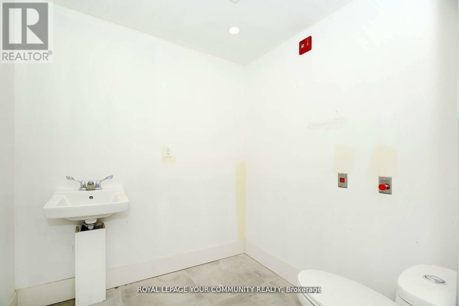 352 Main St N Street Property Photo 25