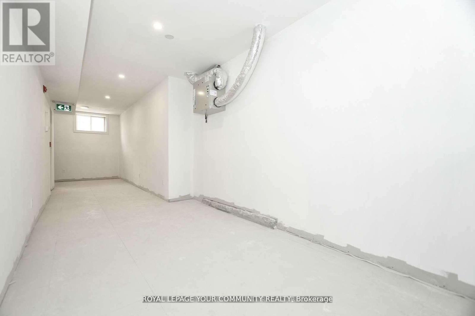352 Main St N Street Property Photo 27