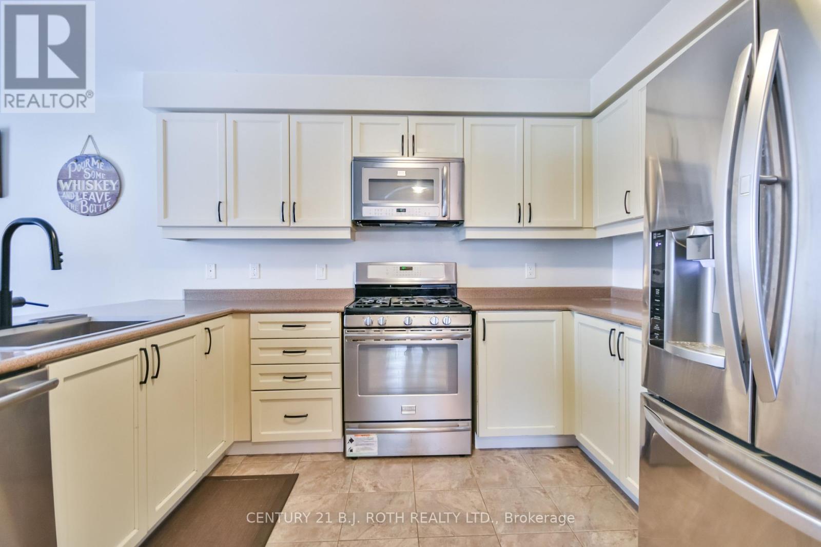 212 Maplewood Drive Property Photo 11