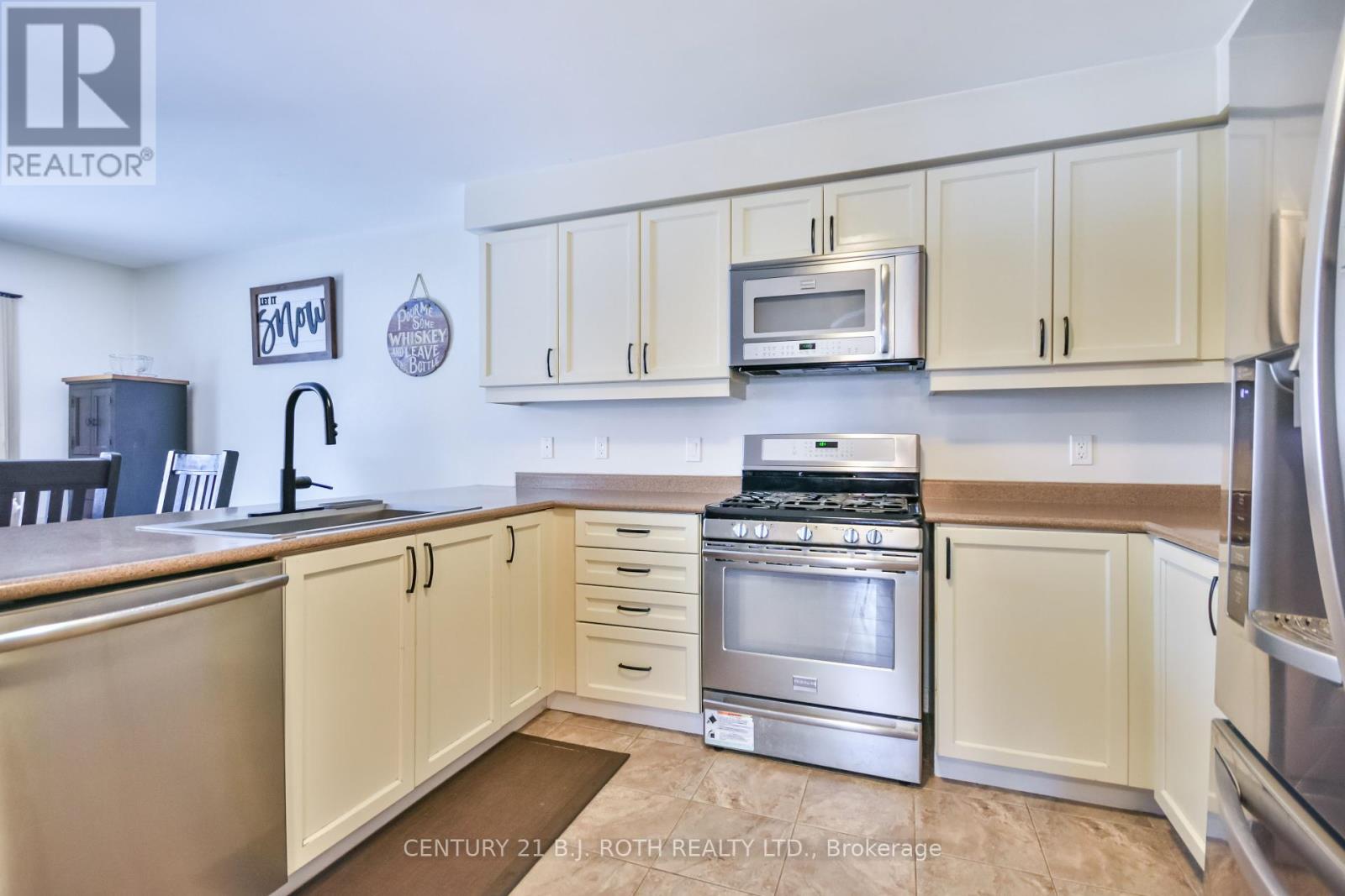212 Maplewood Drive Property Photo 12