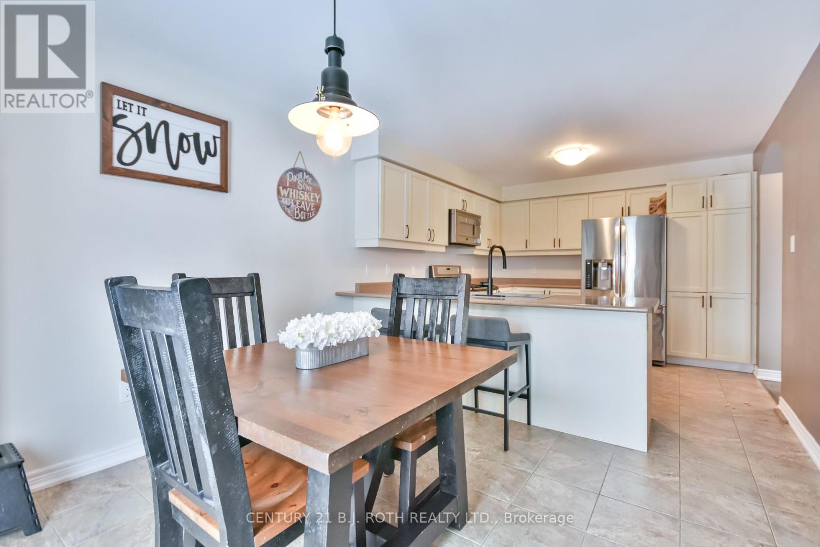 212 Maplewood Drive Property Photo 14