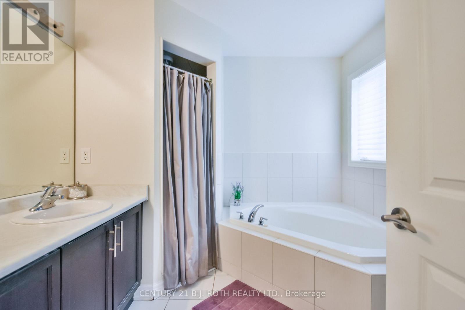 212 Maplewood Drive Property Photo 27