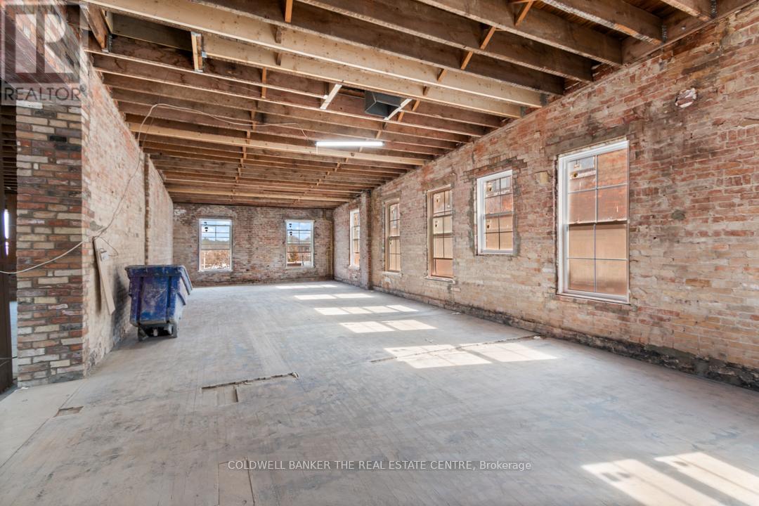 193 Main St S Property Photo 16