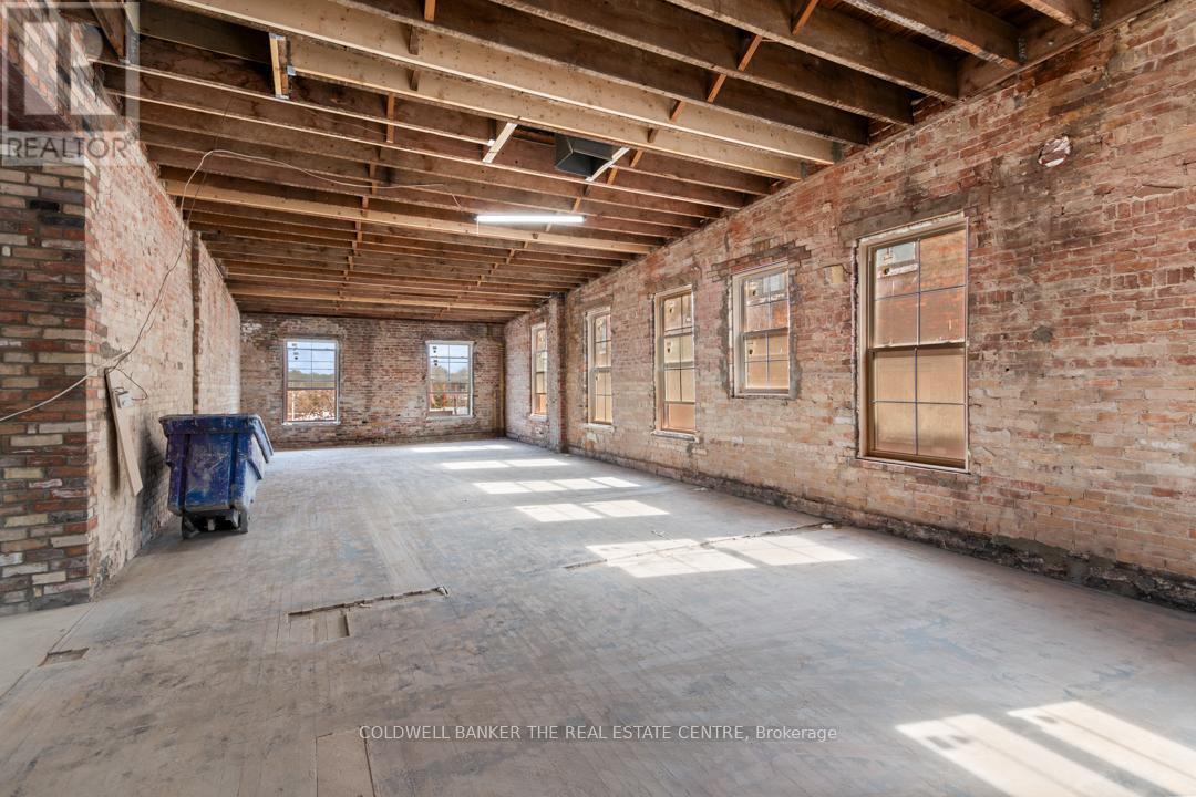 193 Main St S Property Photo 17