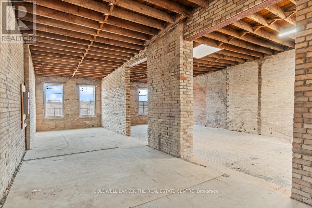 193 Main St S Property Photo 24