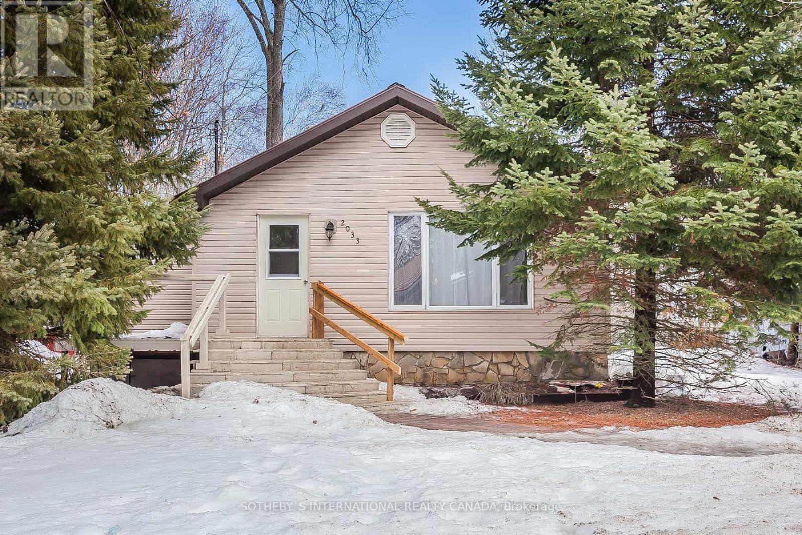 2033 Lilac Drive Property Photo 1