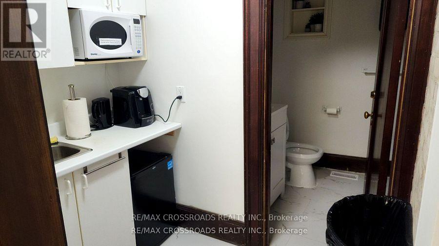 4 - 15221 Yonge Street Property Photo 4