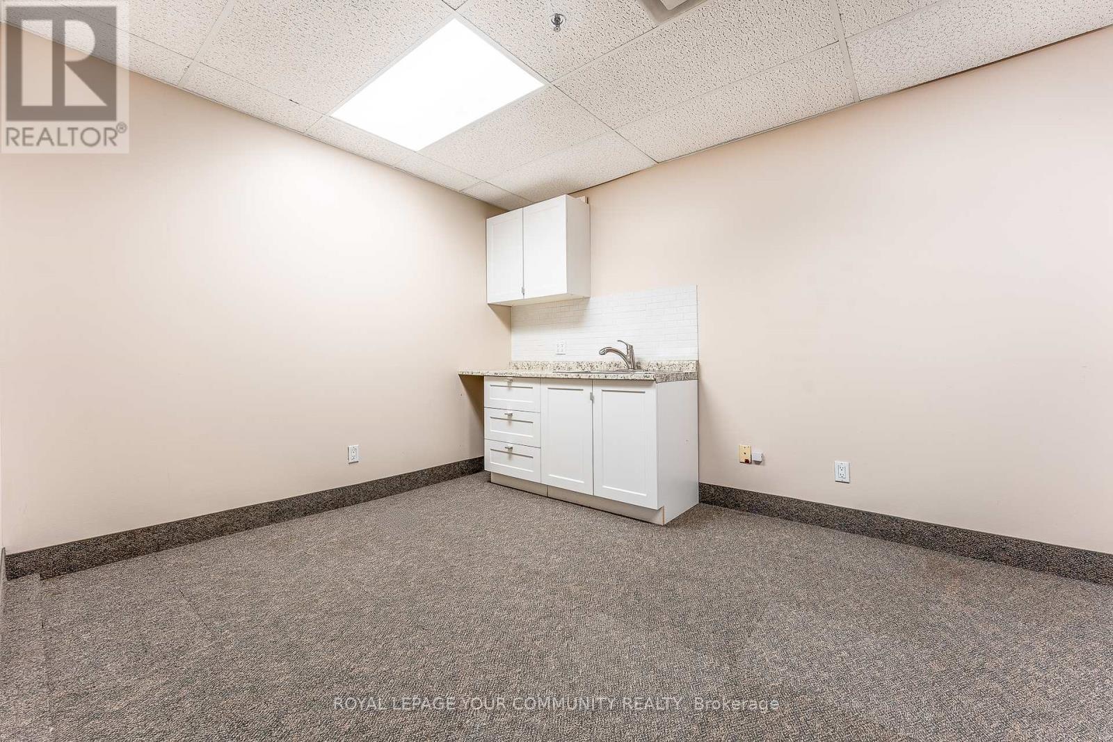 11u - 400 Esna Park Drive Property Photo 8