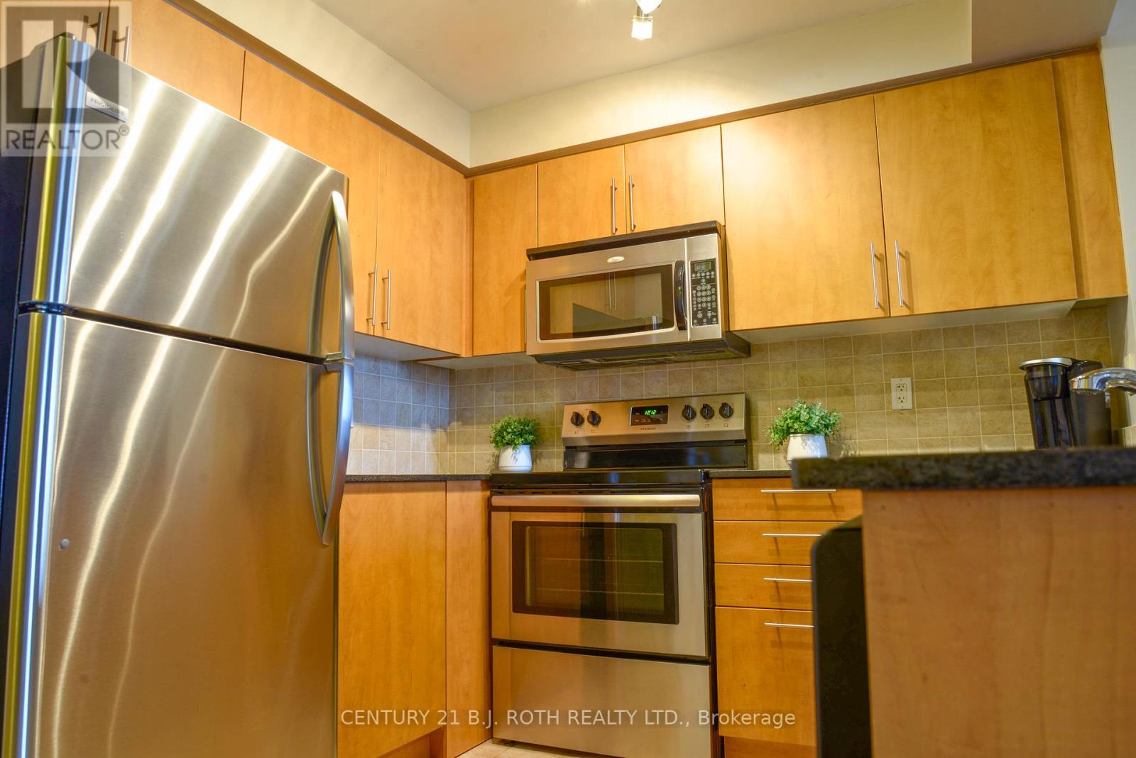 1202 - 350 Red Maple Road Property Photo 2