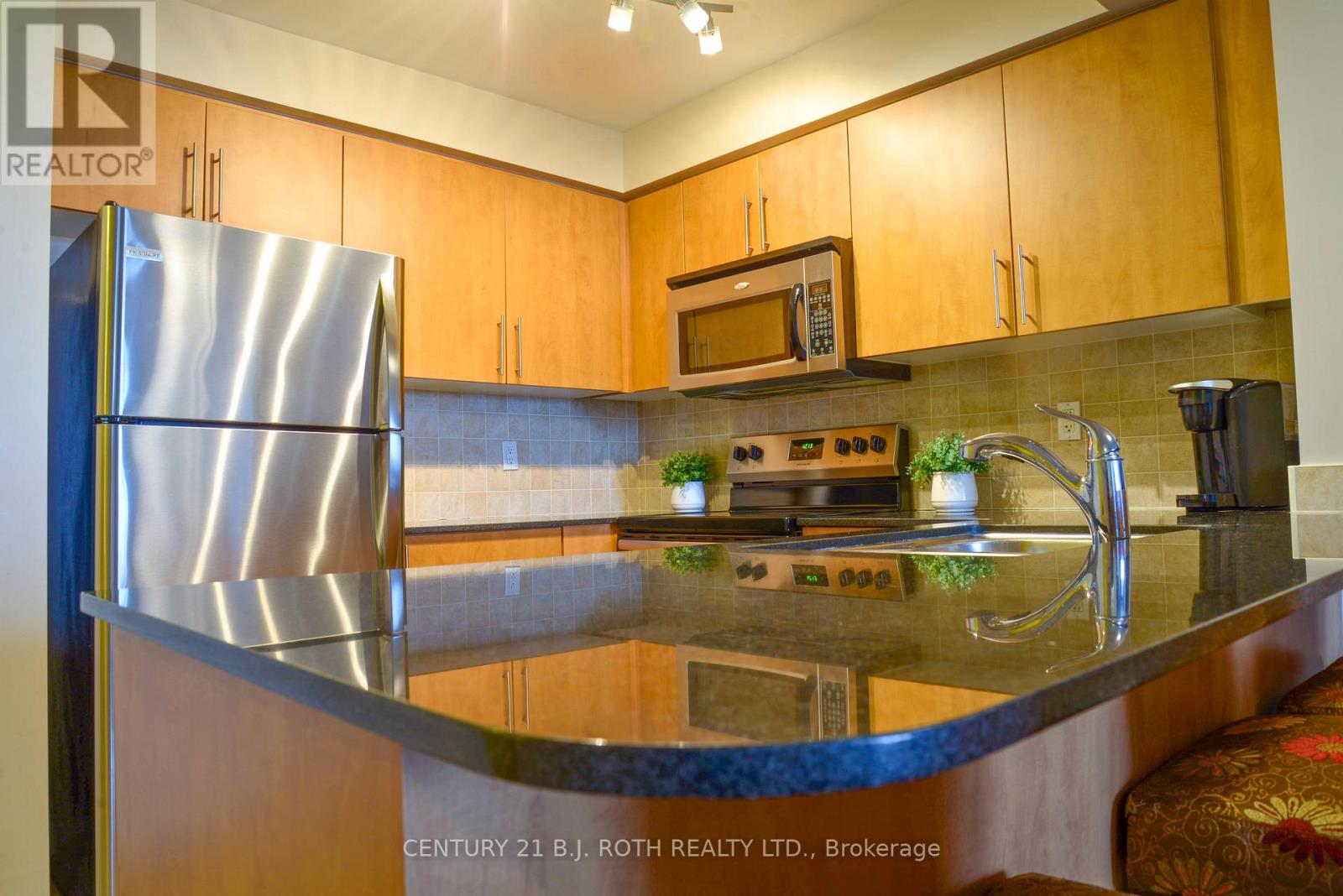 1202 - 350 Red Maple Road Property Photo 3