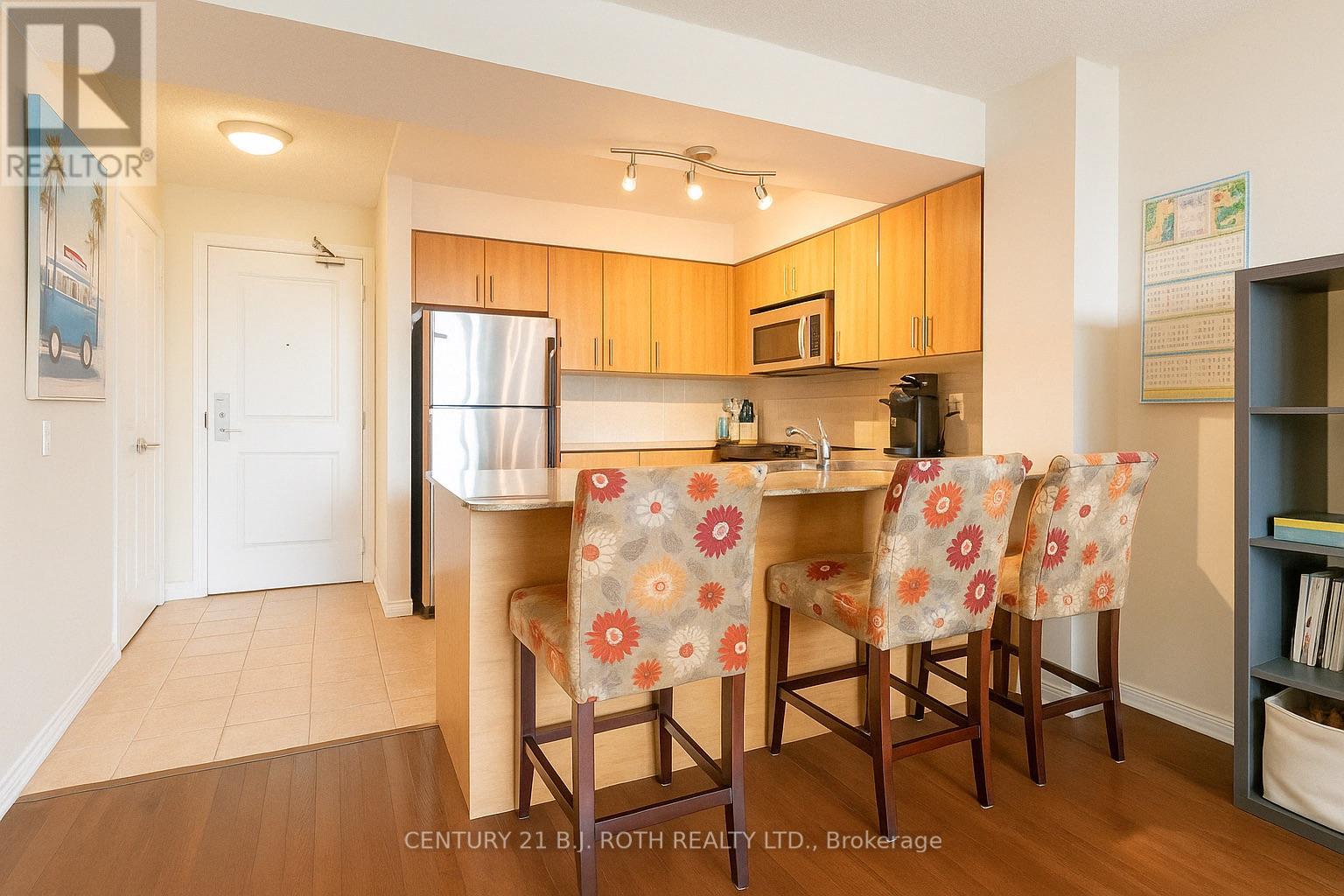 1202 - 350 Red Maple Road Property Photo 5