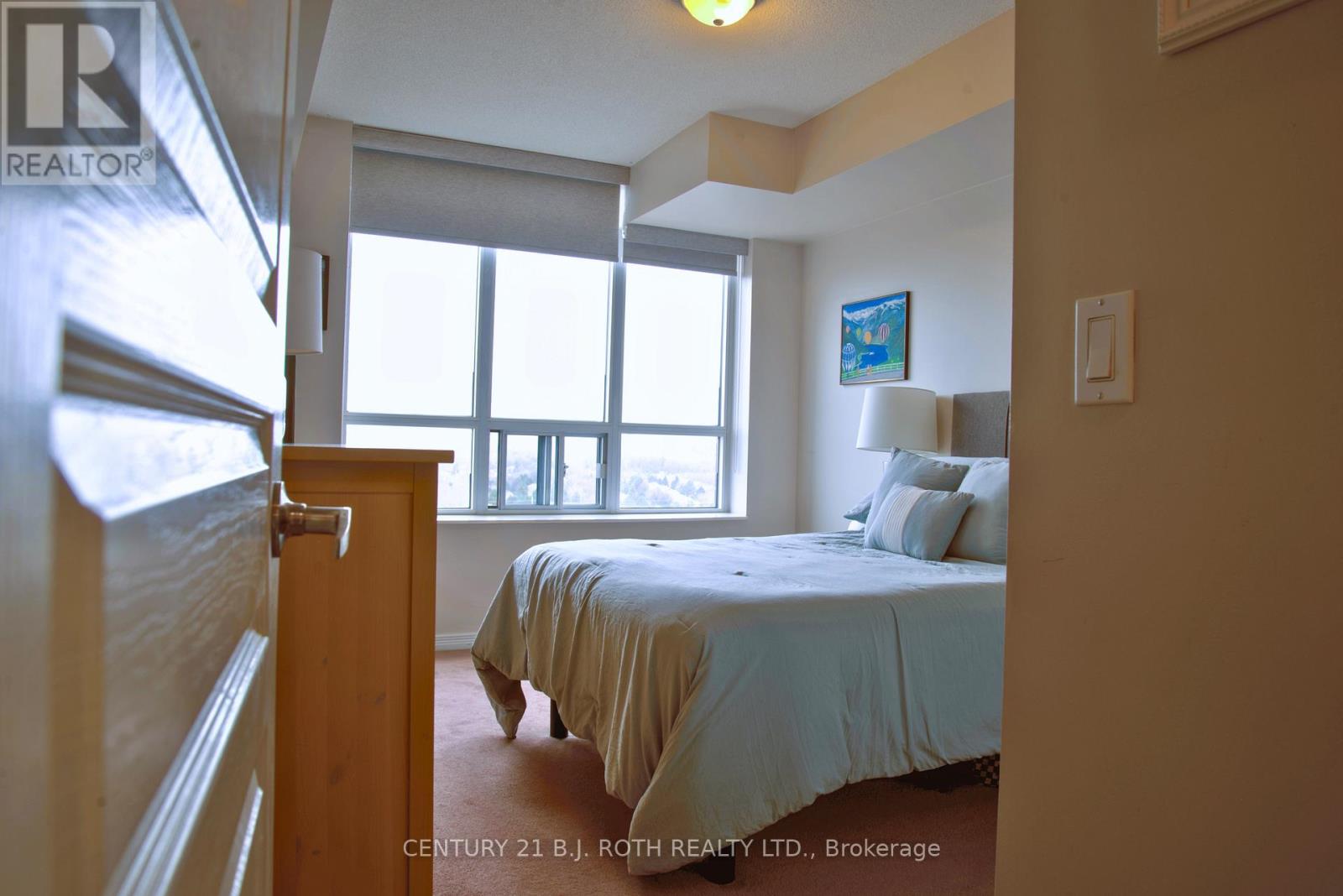 1202 - 350 Red Maple Road Property Photo 9