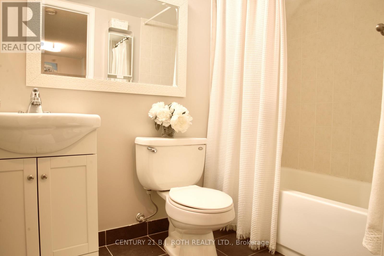1202 - 350 Red Maple Road Property Photo 11