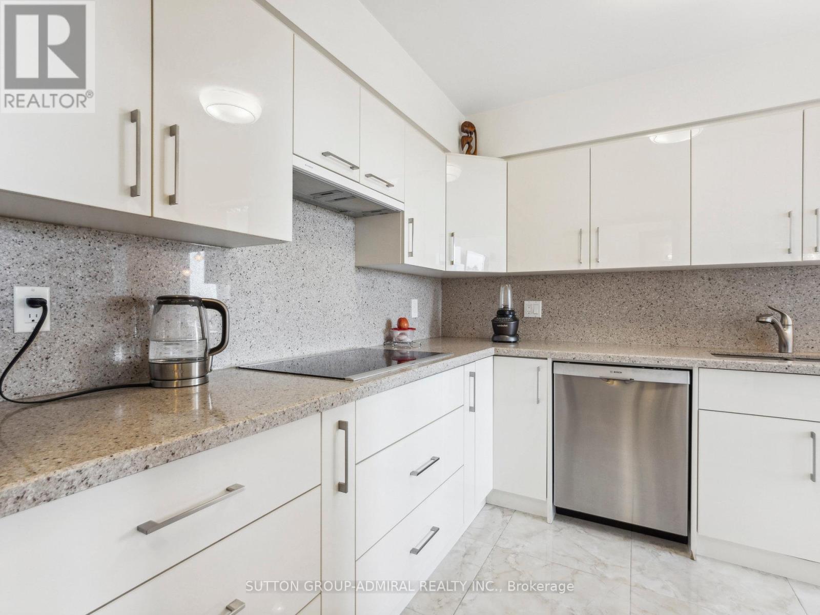 604 - 7 Townsgate Drive Property Photo 12