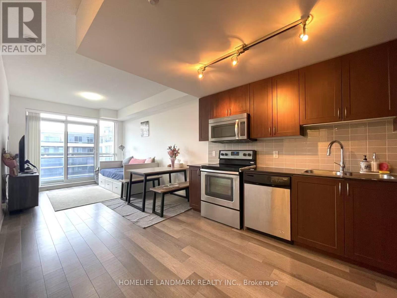 1017 - 372 Highway 7 E Property Photo 7