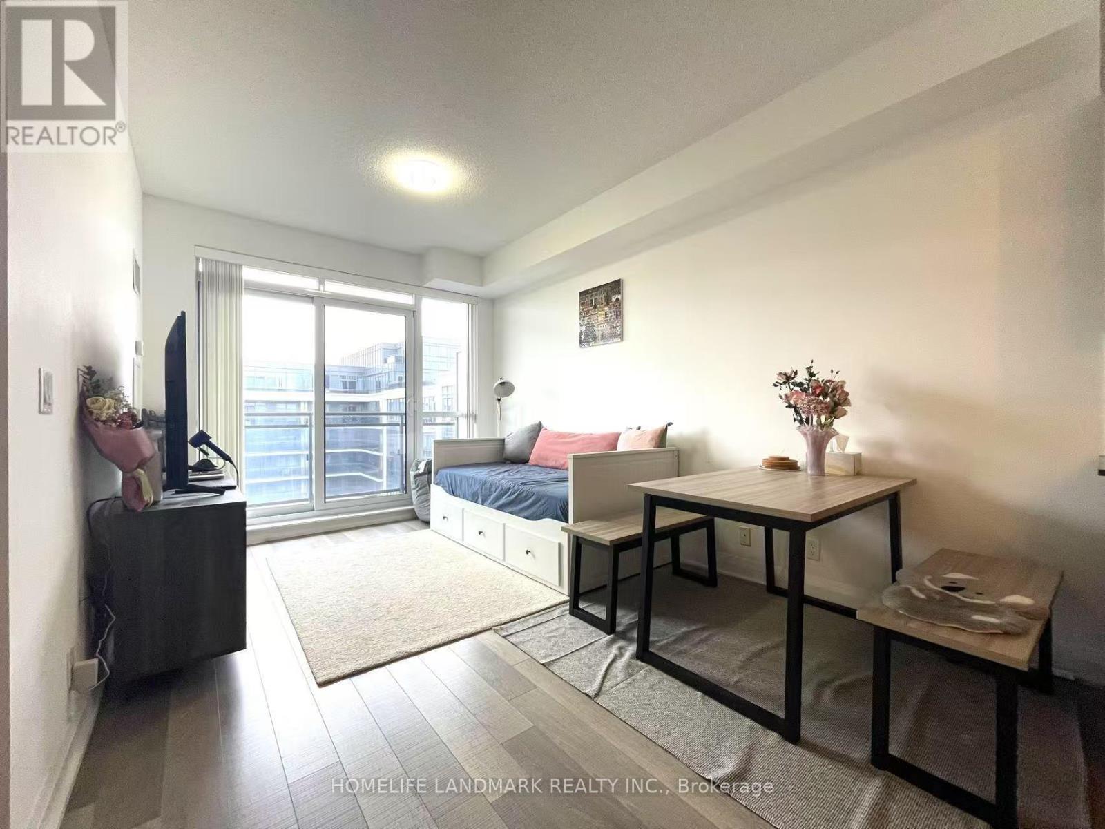 1017 - 372 Highway 7 E Property Photo 8