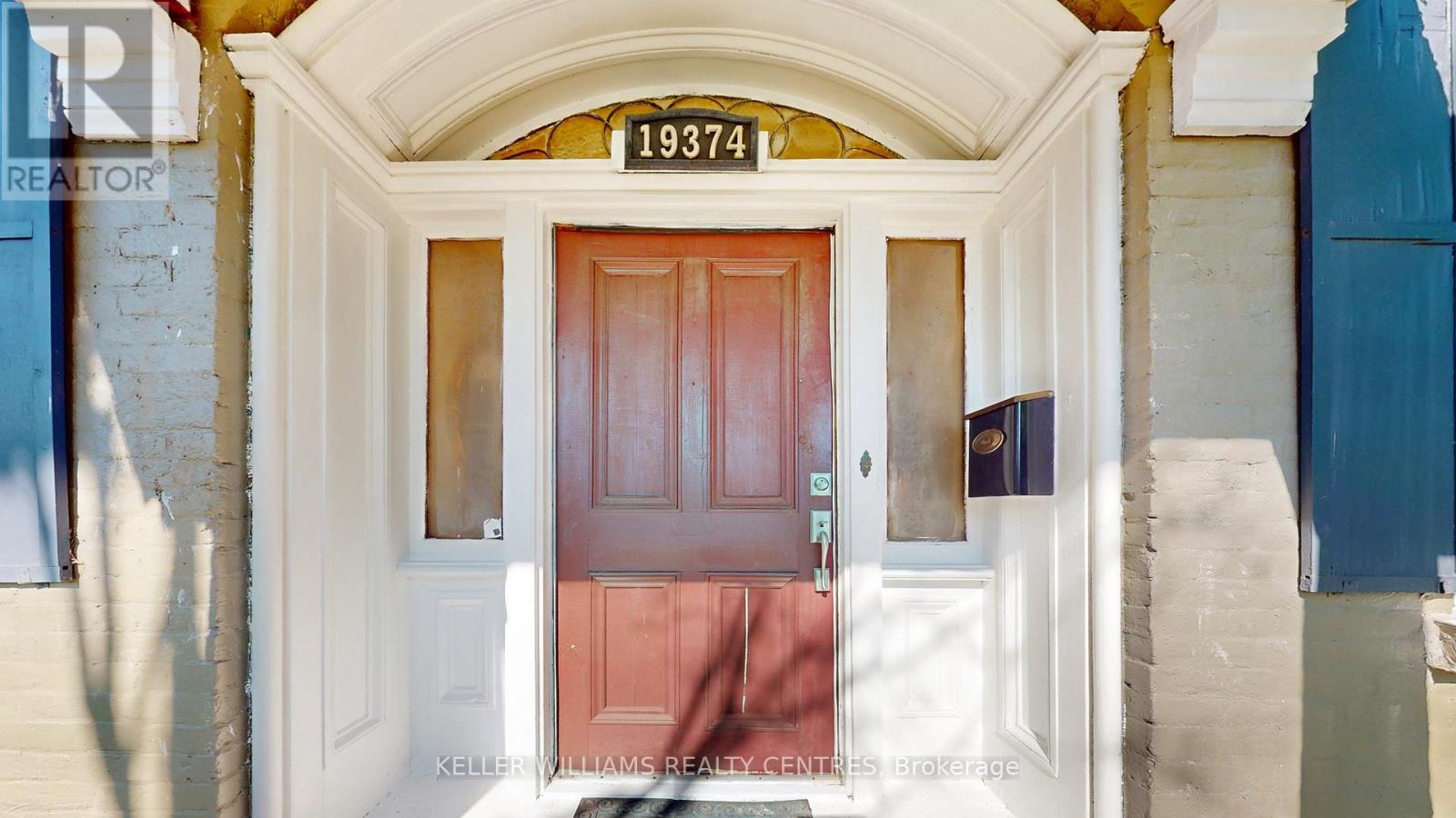 19374 Yonge Street Property Photo 2